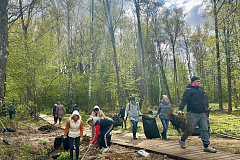 Жители района Троицк приняли участие в Общегородском субботнике